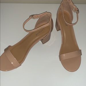NIB Nude heels